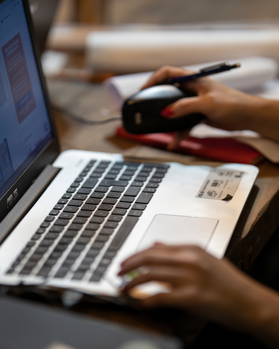 かっこいい 求人募集 instagram投稿 青 赤 紺 建設 正社員 (4)